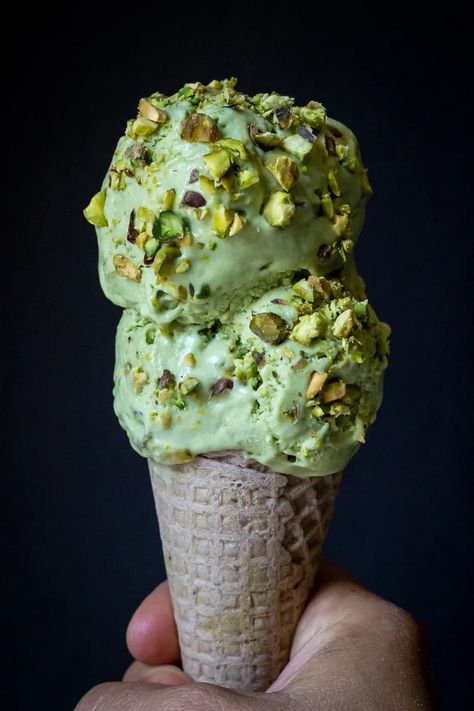 Ice Cream Set, Ice Cream Containers, Pistachio Ice Cream, Dairy Free Ice Cream, Snacks Saludables, Flavored Milk, Vegan Ice Cream, Ice Ice Baby, Ice Cream Flavors