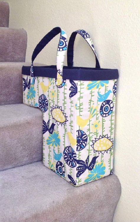 One-Trip-Up the Stairs Basket | Home Decor Sewing Projects That Will Make Your House A Home #DIYHomeDecorSewing Stair Basket, Sacs Tote Bags, Diy Sac, Nest Design, Beginner Sewing Projects Easy, Leftover Fabric, Fabric Baskets, Sewing Skills, Love Sewing