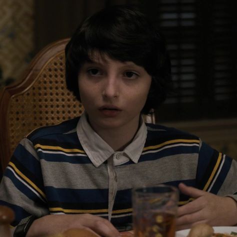 Fin Wolfhard, Finn Wolfard, Things Wallpaper, Stranger Things Outfit, Mike Wheeler, Stranger Things Mike, Finn Stranger Things, Grunge Outfit, Stranger Things Actors