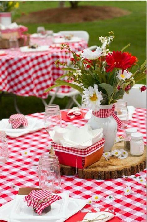 Red and white gingham Rustic Chic Rehearsal Dinner Decor, Elegant Farm Theme Party, Baby Q Baby Shower Ideas Backyard Bbq, Farm Party Table Decorations, August Table Decorations, Southern Bbq Party, Sunflower Wedding Shower Ideas, Bbq Table Decorations, Bbq Themed Party