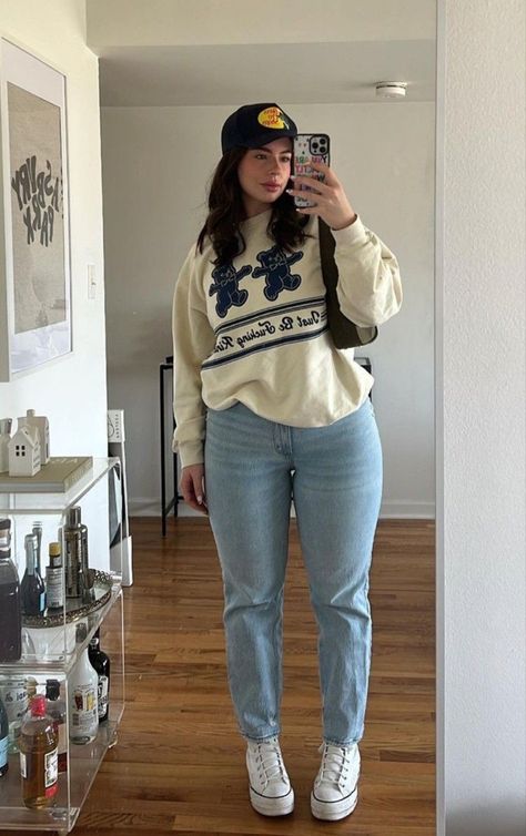 Casual Outfits Mid Size Women, Autumn Fits Plus Size, Fall Outfit Inspo Curvy, College Outfit Midsize, Back To School Outfits College Plus Size, Midsize Outfit Ideas Casual, College Outfits Plus Size Casual, Clean Grunge Aesthetic Clothes, Autumn Fashion 2023 Plus Size