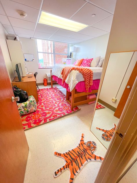 Bright Colors Bedroom Ideas, Auburn Bedroom Ideas, Preppy Dorm Room Ideas Pink And Orange, University Of Tennessee Dorm Room, Preppy Twin Bed, Hot Pink And Gold Room, Single Person Dorm Room, College Dorm Preppy, Mizzou Dorm Room