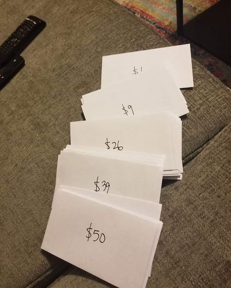 This should be fun!  50 envelopes (numbered $1-$50). Every week you choose 2 envelopes to put that dollar amount in. In 6 months you will have $1,275. If you do 100 envelopes it will yield $5,050 in 12 months. Should be enough for a nice trip at least twice a year. Or pay off some old debt to restore your credit. #CHALLENGE Saving Money Weekly, Money Envelope System, 100 Envelopes, Envelope Budget System, Saving Money Chart, Money Chart, Nice Trip, Money Saving Methods, Cash Budget Envelopes