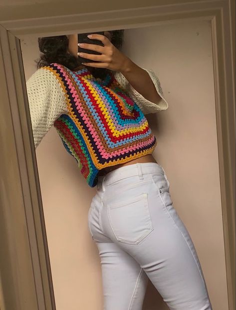Crochet Blouse Outfit, Square Sweater, Sweater Colorful, Granny Square Sweater, Outfit Collection, Gilet Crochet, Pull Crochet, Crochet Business, Diy Crochet Projects