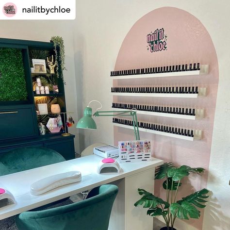 Vip Aesthetic, Nail Room Ideas Home, Home Nail Salon Ideas, Design Nail Salon, Nail Technician Room, Ideas Decoracion Salon, Nail Room Ideas, Gelpolish Nails, Tech Room