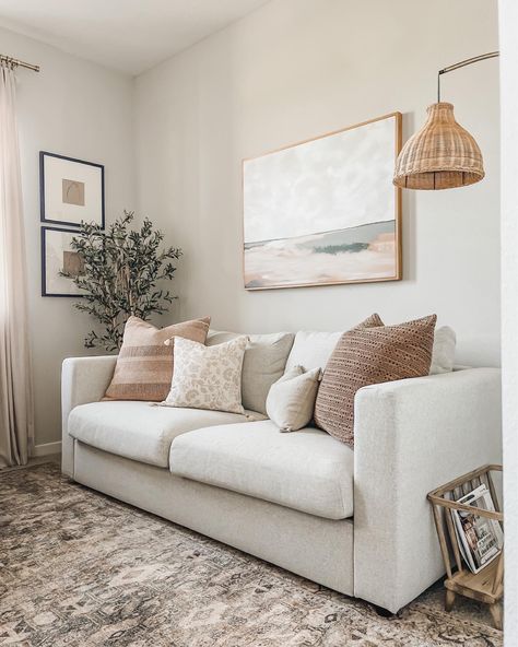 Style Beige Couch, Beige Couch Living Room Decor Modern, Styling A Beige Couch, Beige Couch White Walls, Cream Sofa Styling, White Couch Decor Ideas, Cream Couch Living Room Decor, Beige Couch Styling, Cream Color Couch Living Room