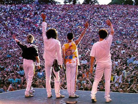 Found on Bing from queenlive.ca Queens Wallpaper, Freddy Mercury, Queen Photos, Queen Pictures, Musica Rock, Roger Taylor, Queen Freddie Mercury, John Deacon, Brian May