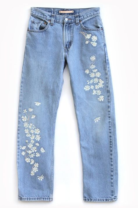 Blue Jeans Outfit Ideas Women, Blue Jeans Outfit Ideas, Blue Jeans Outfit, Embroidery Jeans Diy, Denim Diy Clothes, Outfit Ideas Women, Jeans Outfit Ideas, Painted Clothes Diy, Jeans Ideas