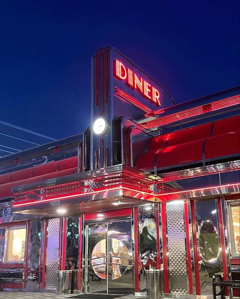 Vintage Diners 1950s, 1950s Diner Exterior, Retro Restaurant Exterior, 60s Diner Exterior, 50s Aesthetic Diner, Old Diners Vintage, 50s Style Diner, Sock Hop Aesthetic, 90s Diner Aesthetic