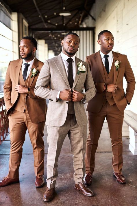 Edgy Mens Outfits, Brown Groomsmen Suits, Summer Mens Outfits, Outfits Europe Summer, Brown Suit Wedding, Brown Groomsmen, Brown Wedding Themes, Fall Wedding Suits, Outfits Europe