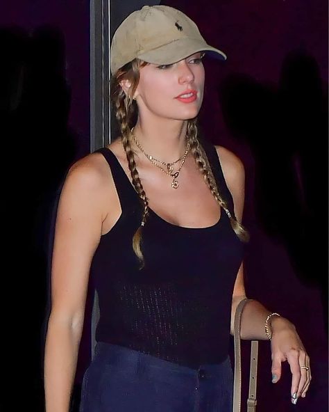 Braided Hairstyles, Taylor Swift Legs, 5 September, Two Braids, Taylor Swift Hair, Taylor Alison Swift, Hair Looks, Cute Hairstyles, Cute Pictures