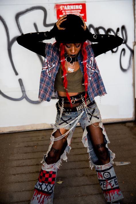 Black Punks 80s, Urban Punk Fashion, Retro Punk Fashion, Voidpunk Aesthetic Outfits, Retro Punk Outfits, Clown Punk Fashion, Black Punk Fashion, Punk Outfits Black Women, Afro Alternative Fashion