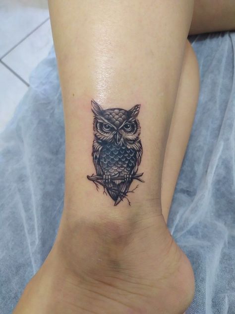 Small Owl Tattoo For Men, Small Owl Tattoos, Owl Tattoo For Women, Mens Owl Tattoo, Traditional Owl Tattoos, Owl Tattoo Small, Iphone Wallpaper Ideas, Cute Owl Tattoo, Feather With Birds Tattoo