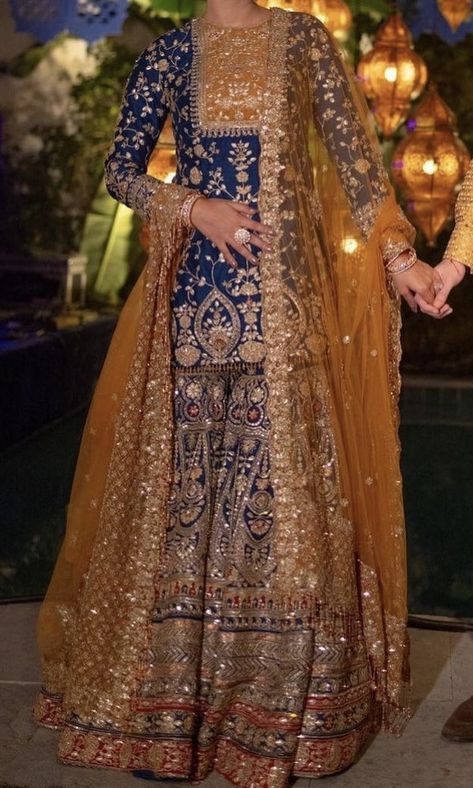 Mehndi Outfits For Bride Pakistani, Pakistani Wedding Outfits Mehndi, Indian Jaggo Outfit, Mayoun Outfit Pakistani Dresses, Haute Couture, Dholki Bride Pakistan, Sangeet Outfit Sharara, Garara Style Dress, Bridal Dholki Outfit