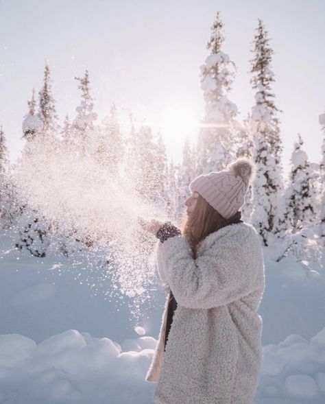 Big Summer Blowout, Winter Portraits Photography, Winter Senior Pictures, Snow Photoshoot, Winter Portraits, Winter Bucket List, Winter Instagram, Snow Pictures, Snow Photography