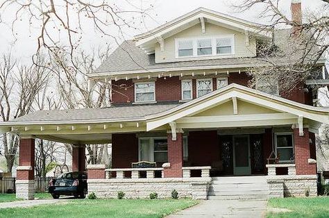 Heritage house built in the 1920s Vintage Craftsman House Plans, 1920s Craftsman Bungalows, Craftsman Bungalow House Plans, Hutchinson Kansas, Bungalow Craftsman, Bungalow Style House, Vintage Craftsman, Porte Cochere, Bungalow Homes