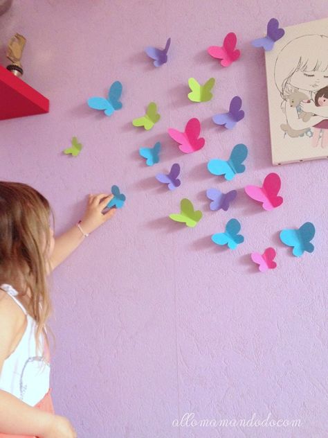 DIY: Envolée de papillons en papier (Activité pour enfants: Déco murale                                                                                                                                                                                 Plus Parchment Craft, Spring Craft Ideas For Seniors, Decoration Creche, Birthday Cake Greetings, Idees Creatives, Diy Bebe, String Art Diy, Seni Origami, Diy Paper Crafts Decoration