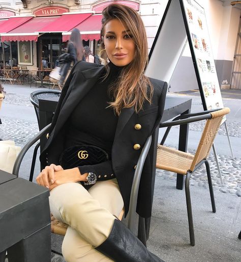 Cristina Buccino (@cribuccino) Haute Couture, Couture, Black Double Breasted Blazer, Luxury Lady, Be Classy, Girls Robes, Work Chic, Blazer Outfit, Elegant Lady