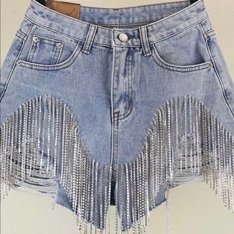 Quality Material Ripped Jeans Casual, Women's Fashion Casual, Looks Country, Ripped Jean Shorts, Short Women Fashion, Ripped Denim Shorts, Hot Shorts, High Waisted Jean Shorts, Jeans For Short Women