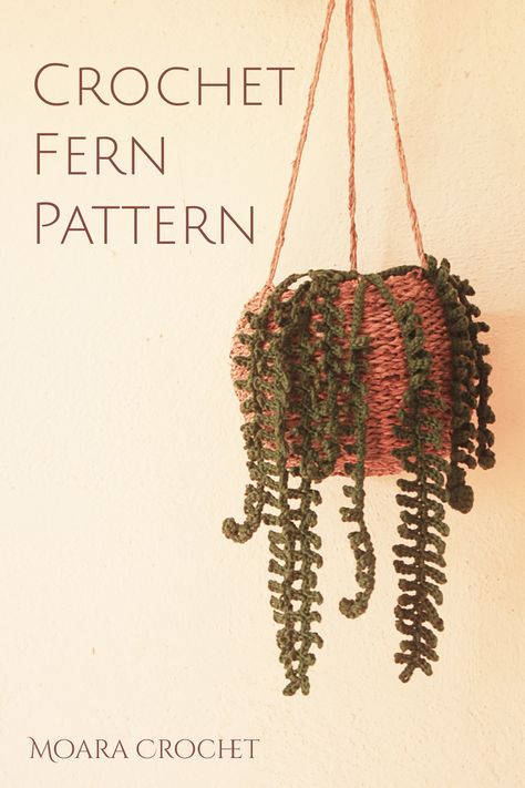 Crochet Fern Pattern - Step by Step tutorial with Moara Crochet Learn how to make you own forever crochet plant with this easy step by step tutorial including written pattern and a Youtube tutorial. Visit Moara Crochet for many more free crochet patterns. #crochetfern #freecrochetleaf #crochetleaf #crochetplant Amigurumi Patterns, Fern Crochet Pattern Free, Crochet Plants Pattern, Free Crocheted Flower Patterns, Hanging Crochet Plants Free Pattern, Crochet Fern Pattern, Crochet Vine Pattern, Plant Crochet Pattern Free, Crochet Vines And Leaves Pattern