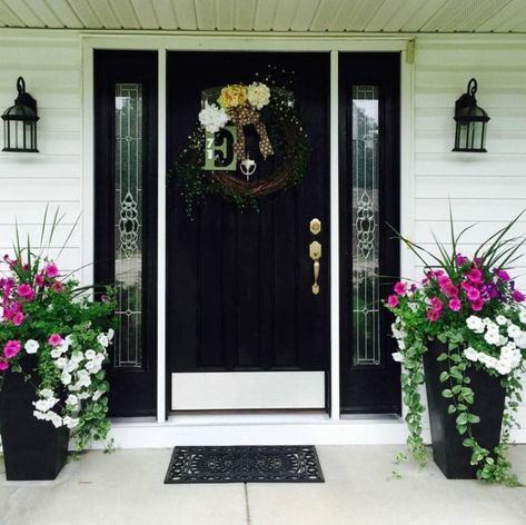 Front Door Planters, Veranda Design, Patio Container Gardening, Front Porch Flowers, Front Porch Planters, Door Planter, Porch Design Ideas, Porch Plants, Porch Flowers