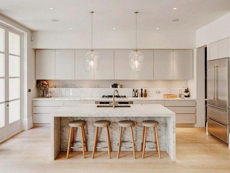 20+of+the+Most+Stunning+Modern+Marble+Kitchens+via+@mydomaine #luxurykitchendesigns Modern Marble Kitchen, Marble Kitchens, Interior Dapur, Interior Boho, Interior Simple, Interior Design Minimalist, Modern Marble, Interior Vintage, Kitchen Design Trends