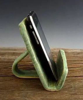 Slab Pottery Ideas For Beginners: 30 Ideas To Get You Started Pottery Cell Phone Stand, Ceramic Iphone Holder, Pottery Cell Phone Holder, Ceramics Phone Holder, Phone Holder Ceramic, Diy Clay Phone Stand, Ceramic Cell Phone Holder, Ceramic Phone Stand, Clay Phone Stand