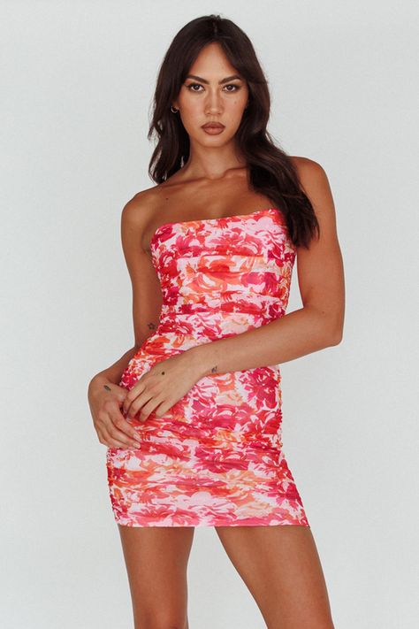 Pink/orange mini dress LinedStrapless styleUnderwire in bustZipper in backYou will cause quite the commotion in our hot Logan mini dress. Featuring a strapless style and ruching throughout. It's perfect for a girls' night out or sexy date n... Coral Hoco Dresses, Pink Hoco Dress, Orange Mini Dress, Cute Homecoming Dresses, Homecoming Dresses Tight, Metallic Heels, Grad Dresses, Clothing Tags, Hoco Dresses