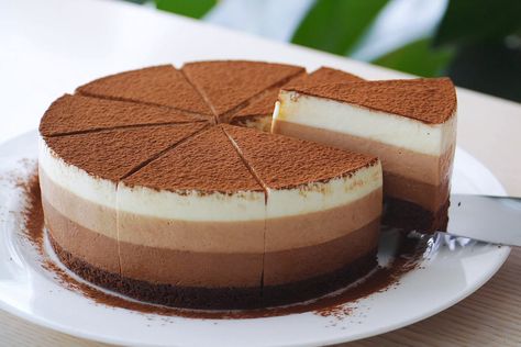 Best Triple Chocolate Mousse Cake Recipe Triple Mousse Cake, Easy Moist Banana Cake, Dream Cake Recipe, Pound Cake Icing, Triple Chocolate Mousse, Iced Lemon Pound Cake, Triple Chocolate Mousse Cake, Chocolate Mousse Cake Recipe, Pastries Recipes