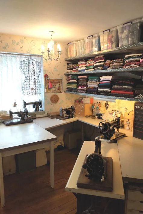 Sewing Room Aesthetic Vintage, Sewing Esthetics, Sewing Bedroom Ideas, Sewing Machine Room, Sewing Machine Aesthetic, Tailor Room, Tiny Sewing Room, Powerless Series, Sewing Office Room