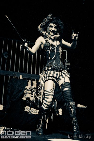 Captain Maggots...this is why my life is happy... Musician Outfits, Emily Autumn, Dark Cabaret, Steampunk Circus, Circus Fashion, Circus Outfits, Circus Aesthetic, Emilie Autumn, Dark Circus