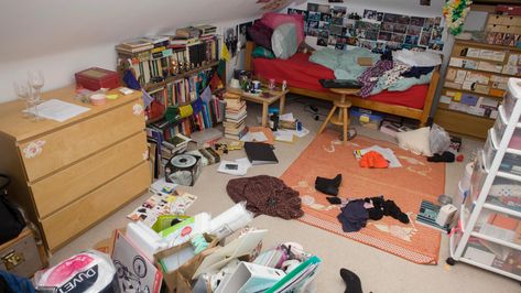 Read This Article Before You Conquer Procrastination - VICE Books On The Floor, Messy Books, Floor Aesthetic, Time Management Plan, Messy Bedroom, Writing Photos, Ela Writing, Photo Prompts, Social Media Management Tools