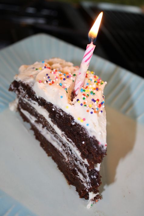 Cake Wallpaper, Vegan Birthday Cake, Chocolate Birthday Cake, Cake Story, Surprise Cake, Vegan Chocolate Cake, Birthday Cake Chocolate, Cake Photography, Cake Pictures