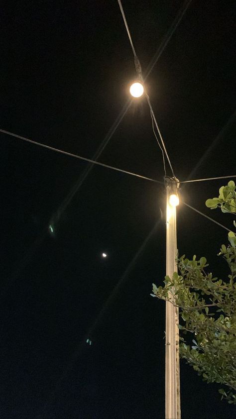 Street light , night snap Friends Snapchat Pictures Night, Fancy Casual Outfits, Night Walking Aesthetic, Night Snap, Snap Streak Ideas Easy, View Night, Snap Snapchat, Lord Photo, Best Snapchat