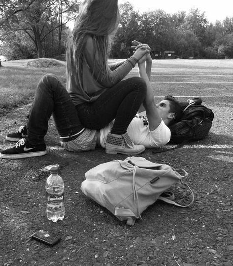 Cute relationships Photos Couple Mignon, Couple Tumblr, Mode Poses, Relationship Goals Tumblr, Romantic Boyfriend, Tumblr Couples, Romantic Photography, Couple Goals Teenagers