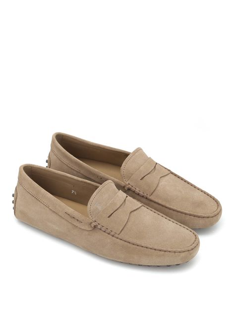 Tods Shoes Mens, Loafers Men Outfit, Luxury Footwear, Tods Shoes, Driving Loafers, Kinds Of Shoes, Suede Loafers, Formal Shoes, Luxury Shoes