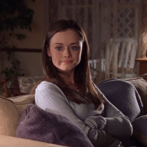 Alexis Bledel, Rory Gilmore Style, Gilmore Girls Fashion, Estilo Rory Gilmore, Gilmore Girls Outfits, Team Logan, Gilmore Gilrs, Glimore Girls, Bad Romance