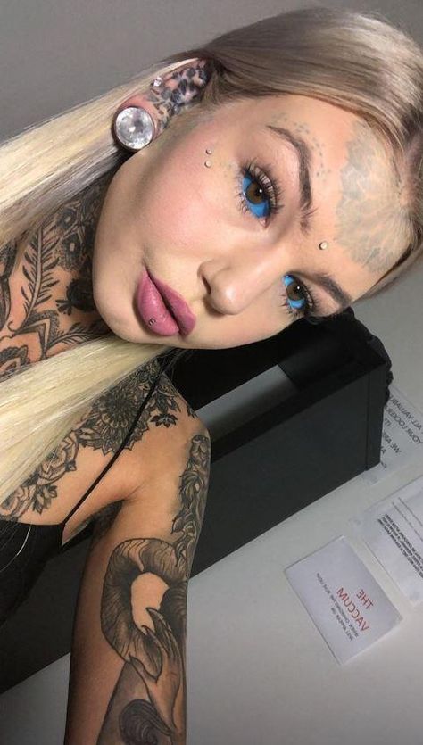 Amber Luke has spent more than £6,000 transforming her image Tattoo On Eyeball, Extreme Tattoos, Amber Luke, Split Tongue, Day Of The Dead Artwork, Eyeball Tattoo, Tattoo Face, Face Girl, Dragon Girl