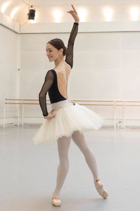 Marianela Nuñez in rehearsal for Don Quixote, The Royal Ballet © 2019 ROH. Photograph by Andrej Uspenski World Ballet Day, Ballet Images, The Royal Ballet, Ballet Pictures, Dance Dreams, Ballet Exercises, Ballet Poses, Ballet Inspiration, Ballet Art