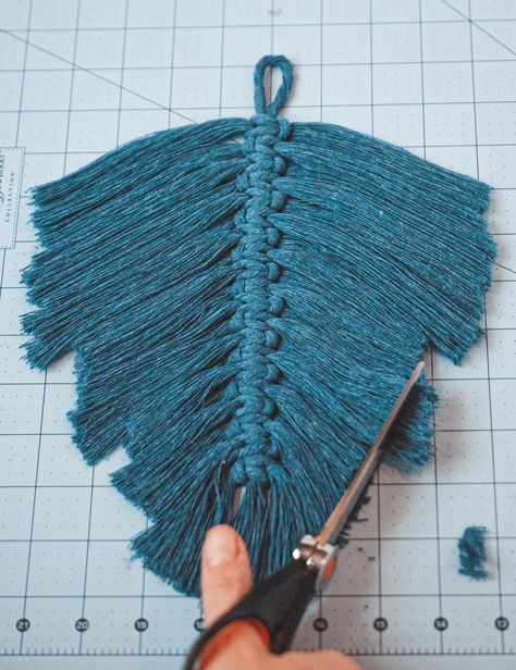 Patchwork, Macrame Feather With Beads, Large Macrame Feather Diy, How To Make Yarn Feathers, How To Make Macrame Feathers, Macrame Templates, Macrame Feathers Tutorial, Yarn Feathers Wall Hangings, How To Make Feathers
