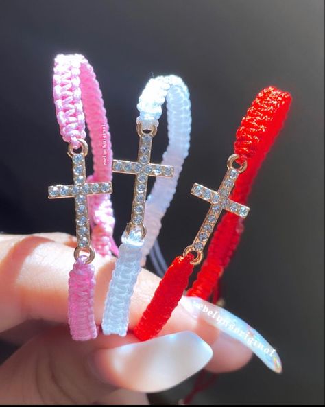 Cute Mexican Jewelry, Latina Bracelet Ideas, Latina Jewelry Bracelet, Pink Mexican Bracelet, Ojo Bracelets Mexican, Mexican Style Bracelets, Bracelet Ideas Mexican, Mexican Bracelets Aesthetic, Mexican Bracelets Ideas