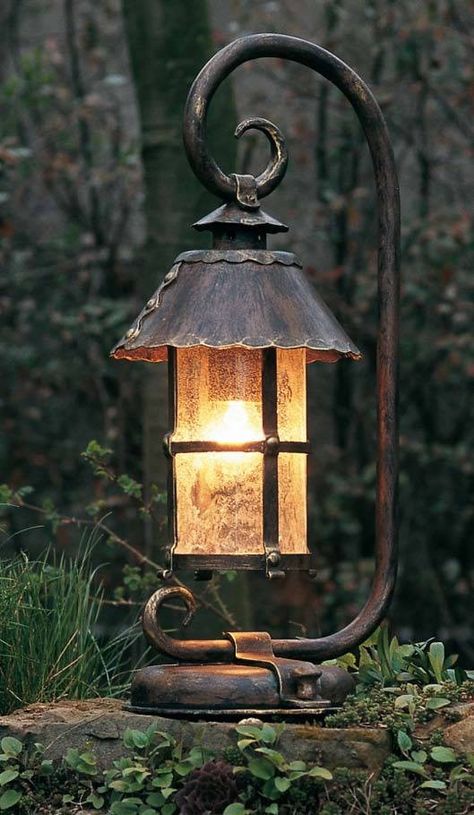 Vintage Auto's, Lantern Lamp, Exterior House Colors, Exterior Lighting, Candle Lanterns, Lantern Lights, Oil Lamps, Garden Lighting, تصميم داخلي