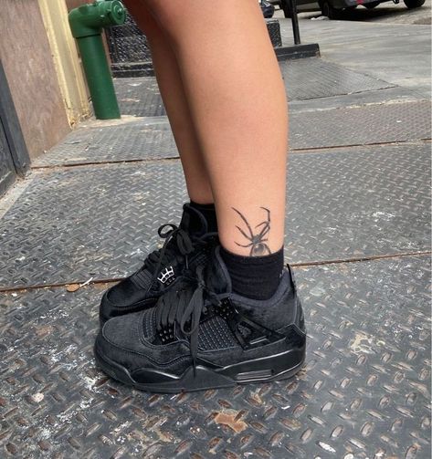 Black Running Shoes Aesthetic, Gorpcore Girl, Fashion Gorpcore, Gorpcore Outfit, Gorpcore Fashion, Gorpcore Aesthetic, Обувь Air Jordan, Girl Streetwear, Womens Streetwear