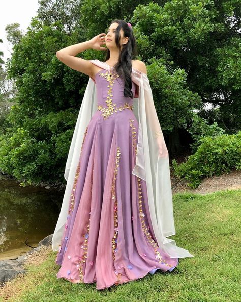 Medival Dresses Aesthetic Princess, Royal Ball Gowns Princesses, Historical Princess Dress, Princess Outfits Medieval, Fantasy Gowns Queens, Asgardian Dresses, Fantasy Dress Fairy, Royal Outfits Princesses, Fantasy Princess Dress