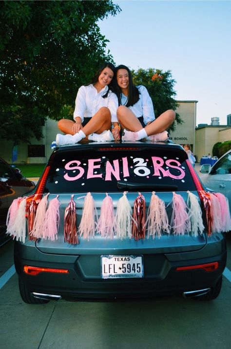 Senior Car Marker Ideas, Car Markers Window Ideas Senior, Graduation Night Pictures, Rondo Car Ideas, Car Markers Window Ideas, Class Of 2024 Car Decorating, Senior Cars Decorating Ideas, Senior Car Decorating Ideas 2022, Car Chalk Window Ideas