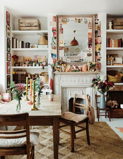 Interior Design Shabby Chic, Romantic Eclectic Decor, Granny Chic Interior Design, Granny Chic Dining Room, Eclectic Granny Decor, Granny Interior, Granny Chic Living Room, Violet Dent, Dining Room Table Styling