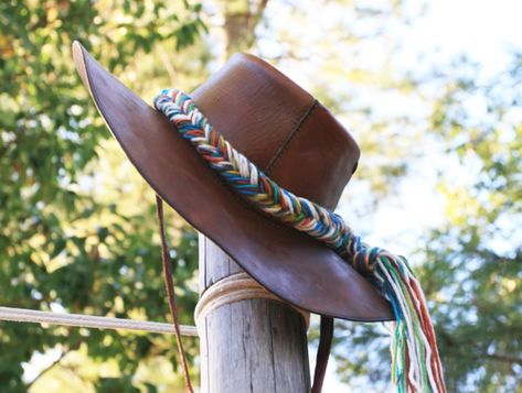 DIY Fishtail Hat Band – Honestly WTF Braided Hat Band, Fishtail Plait, Nice Belt, Fishtail Bracelet, Cowboy Hat Bands, Outback Hat, Hat Bands, Diy Braids, Fishtail Braid