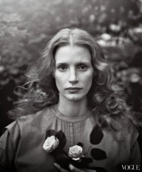 Annie-Leibovitz---Jessica-Chastain---Vogue-2013_12_05 Vivian Maier, Face Portrait Photography, Annie Leibovitz Portraits, Paris Portrait, Annie Leibovitz Photography, Julia Margaret Cameron, Vogue Photo, Foto Portrait, Band Of Outsiders