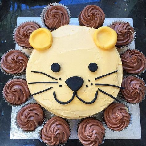 For a second birthday party, a lion cake. An 8 inch sponge cake, covered in orange-tinted buttercream. Sugarpaste ears, eyes, nose, mouth and whiskers. Chocolate cupcakes around the edge for the mane. Easy Birthday Cake, Lion Cakes, Lion Birthday, Torte Cupcake, Easy Birthday, Animal Cakes, Simple Birthday Cake, Safari Party, Cupcake Cake