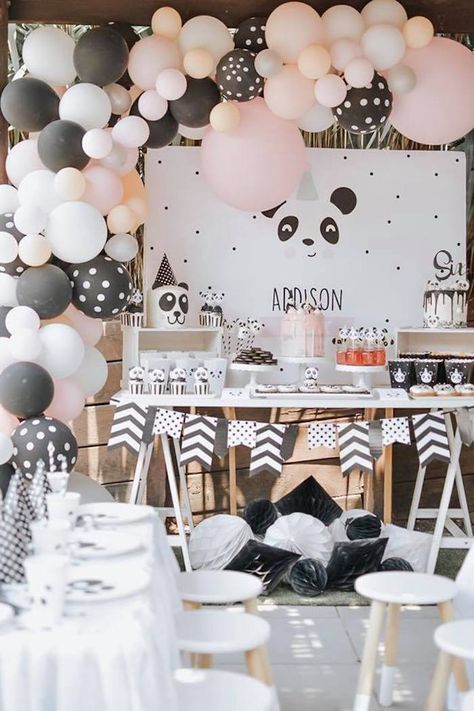 Birthday Panda Decoration, Panda Balloon Garland, Panda Baby Shower Ideas, Panda Party Ideas, Panda Themed Birthday Party, Panda Party Decorations, Panda Baby Shower Theme, Bear Plates, Panda Birthday Theme